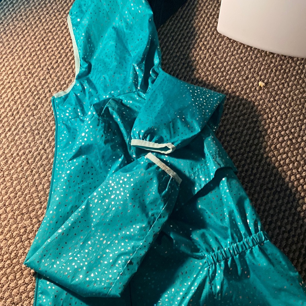 Raincoat/windbreaker color blue size medium kids